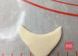 让你爱不释手停不下来的零食小馒头~圣诞老人的做法图解2