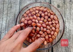 盐烤花生米的做法图解1