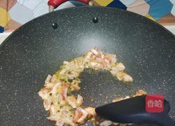 蒜苗灌肠炒年糕的做法图解4