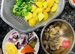 土豆豆角烧鸡肉的做法图解1