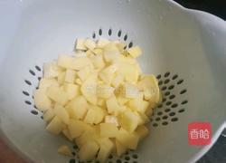 番茄土豆炖排骨的做法图解1