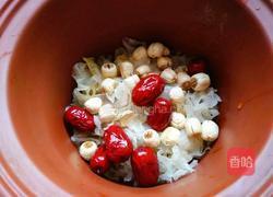 银耳红枣莲子汤的做法图解4