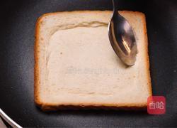 芝士吐司太阳蛋的做法图解1