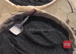 九蒸九晒黑芝麻丸的做法图解1