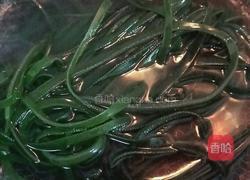 海带黄豆炖鸡翅的做法图解2