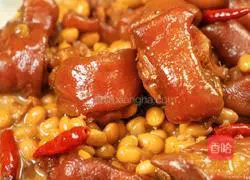 Illustration of soybean braised pig's trotters 11