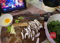 家常暖汤｜菠菜香菇蛋汤的做法图解1