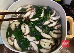 家常暖汤｜菠菜香菇蛋汤的做法图解5