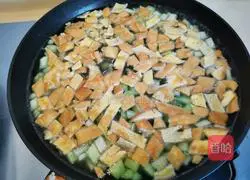 Illustration of how to make egg noodles 6