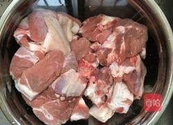 羊肉炖萝卜的做法图解1