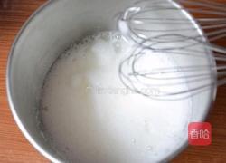 简易版戚风蛋糕的做法图解1