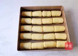 Illustration of how to make bean paste bread rolls 11