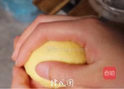 蛋黄酥:过节必备,香香酥酥超解饿!的做法图解8