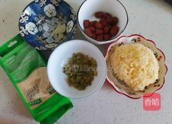 红枣银耳小米粥的做法图解1