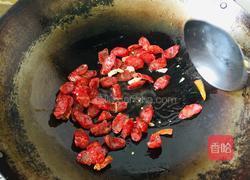 芹菜炒腊肠的做法图解4
