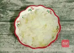 Illustration of how to make millet, white fungus and apple porridge 3