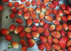 草莓酱的做法图解1