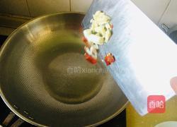 鱿鱼丝炒韭菜的做法图解6