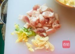 泡菜炒肉烩柳叶面的做法图解3