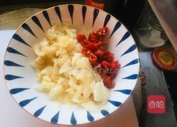 泡菜炒肉烩柳叶面的做法图解4