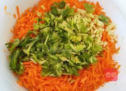 胡萝卜丸子的做法图解1