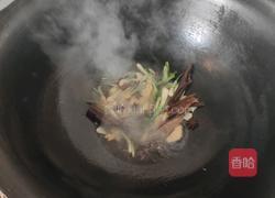 农家铁锅炖笨鸡的做法图解3