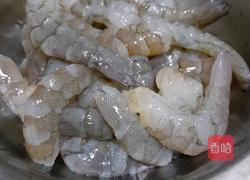 胡萝卜炒虾仁的做法图解1