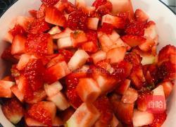 草莓牛乳的做法图解2