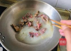 芹菜炒腊鸭的做法图解2