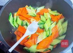 黄瓜炒胡萝卜的做法图解7