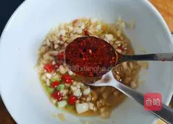 Illustration of how to mix spinach with peanuts 14