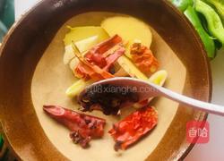 青椒蒜苗炒腊鸭的做法图解2