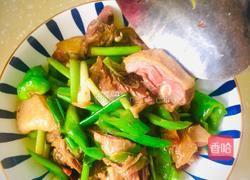 青椒蒜苗炒腊鸭的做法图解9
