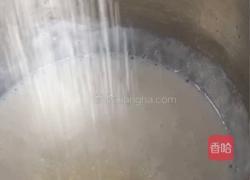 爱心草莓生日蛋糕的做法图解2