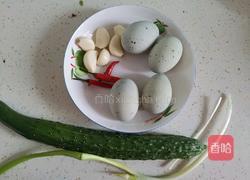 高颜值凉菜黄瓜拌皮蛋的做法图解1