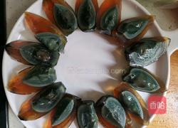 高颜值凉菜黄瓜拌皮蛋的做法图解3