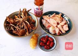 茶树菇炖鸡汤的做法图解1