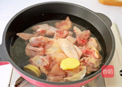 椰子鲜鸡汤的做法图解3