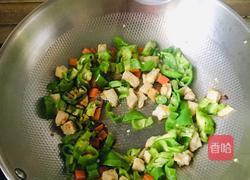 青椒炒鸡丁的做法图解5