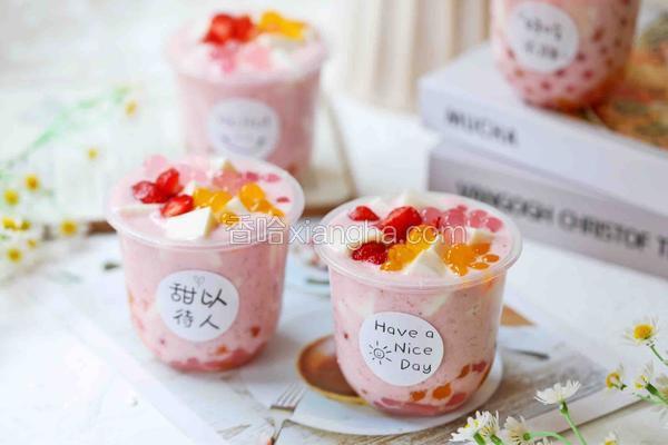 草莓奶冻啵啵杯