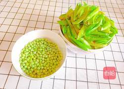 豌豆胡萝卜炒土豆的做法图解3