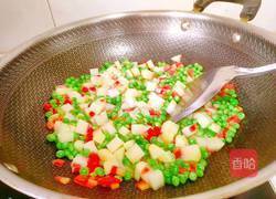 豌豆胡萝卜炒土豆的做法图解10