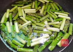 芦笋炒口蘑的做法图解9