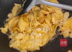 蒜薹鸡蛋炒木耳的做法图解3