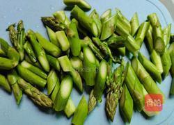 芦笋炒鸡蛋的做法图解3