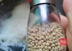 Illustration of how to make shredded coriander and radish 10