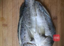 清蒸海鲈鱼的做法图解1