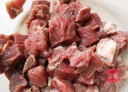西葫芦黑椒牛肉粒的做法图解1