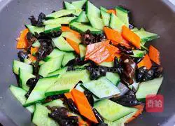 Illustration of how to cook cucumber and fungus 11