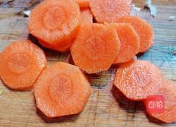 西兰花炒胡萝卜的做法图解4